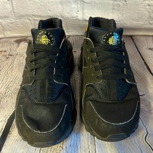 Nike HUARACHE LOW TRAINERS